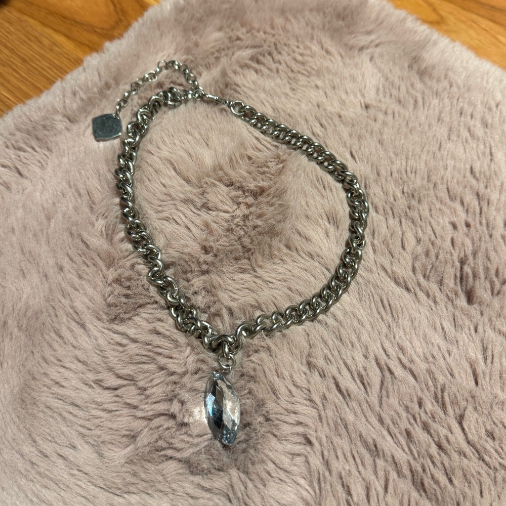 Chocker with stone